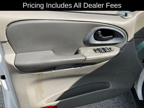Summit White 2004 Chevrolet Trailblazer LS