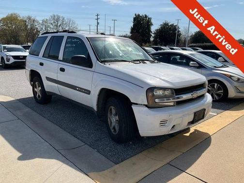 Summit White 2004 Chevrolet Trailblazer LS