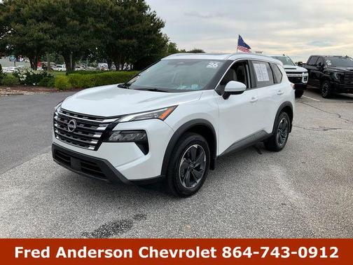 Everest White Pearl Tricoat 2026 Nissan Rogue SV