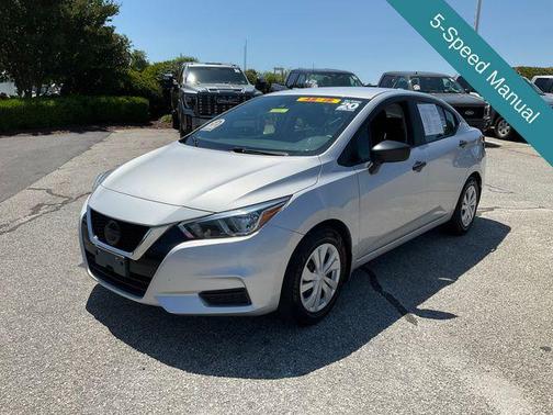 Brilliant Silver Metallic 2020 Nissan Versa 1.6 S