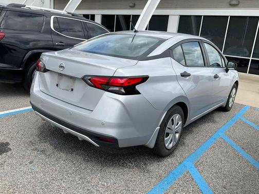 Brilliant Silver Metallic 2020 Nissan Versa 1.6 S
