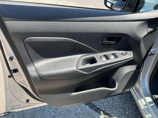 Brilliant Silver Metallic 2020 Nissan Versa 1.6 S