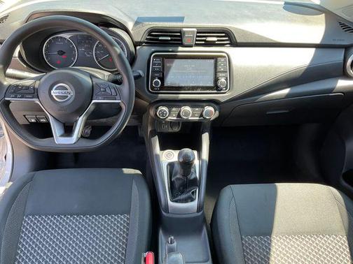 Brilliant Silver Metallic 2020 Nissan Versa 1.6 S