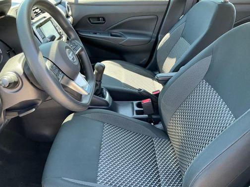 Brilliant Silver Metallic 2020 Nissan Versa 1.6 S