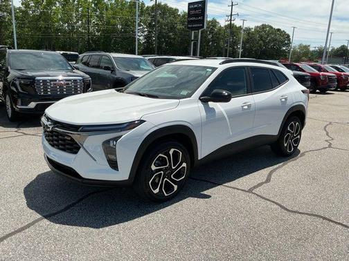 Summit White 2026 Chevrolet Trax FWD 2RS