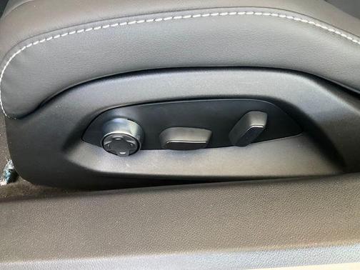 Arctic White 2026 Chevrolet Corvette Stingray w/2LT