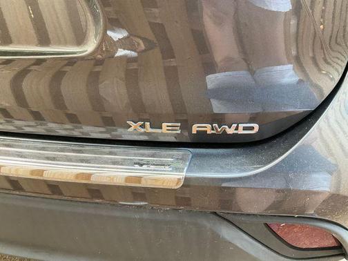 Magnetic Gray Metallic 2021 Toyota Highlander XLE