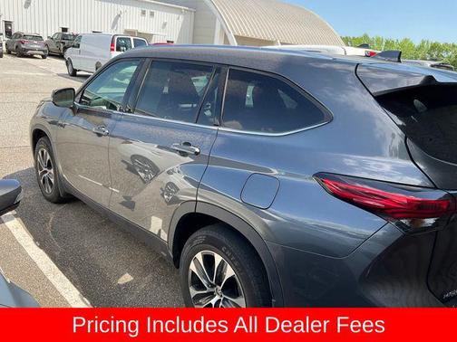 Magnetic Gray Metallic 2021 Toyota Highlander XLE
