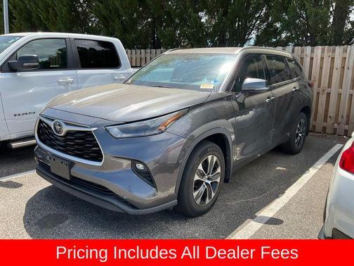 Magnetic Gray Metallic 2021 Toyota Highlander XLE