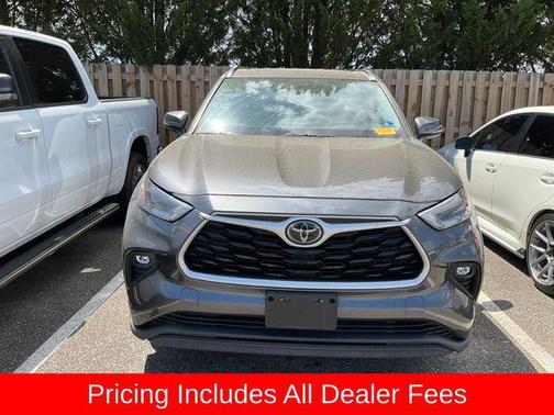 Magnetic Gray Metallic 2021 Toyota Highlander XLE