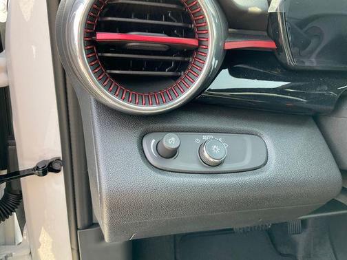 Summit White 2026 Chevrolet Trax FWD 2RS