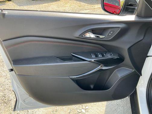 Summit White 2026 Chevrolet Trax FWD 2RS