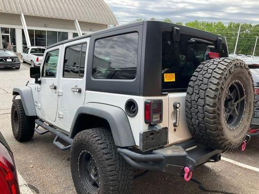 Bright White Clearcoat 2017 Jeep Wrangler Unlimited Sport