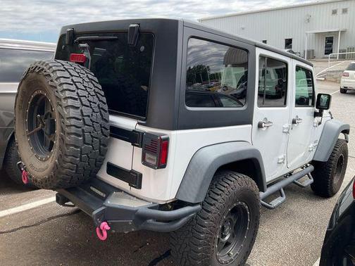 Bright White Clearcoat 2017 Jeep Wrangler Unlimited Sport