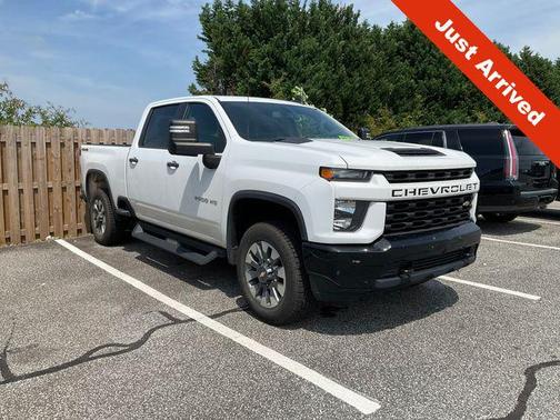 Summit White 2022 Chevrolet Silverado 2500 Custom