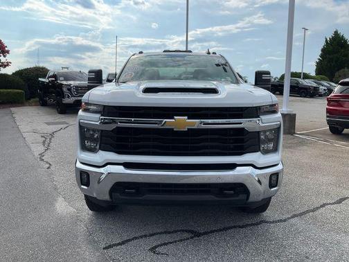 Summit White 2026 Chevrolet Silverado 2500 LT