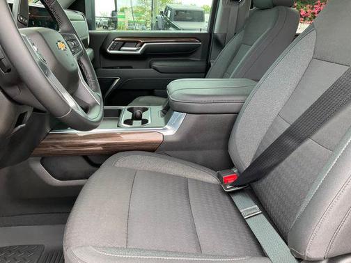 Summit White 2026 Chevrolet Silverado 2500 LT