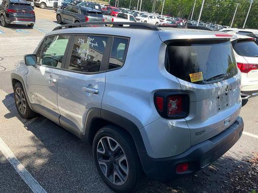 Glacier Metallic 2018 Jeep Renegade Latitude
