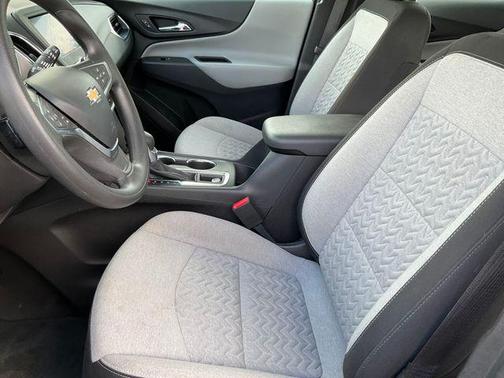 Silver Ice Metallic 2022 Chevrolet Equinox LS