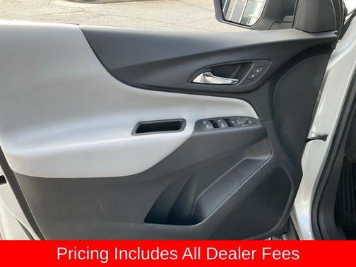 Silver Ice Metallic 2022 Chevrolet Equinox LS
