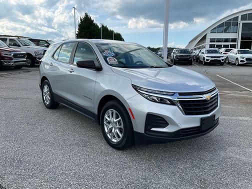 Silver Ice Metallic 2022 Chevrolet Equinox LS