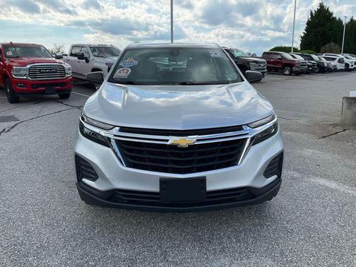 Silver Ice Metallic 2022 Chevrolet Equinox LS