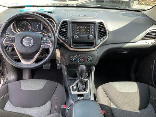 Granite Crystal Metallic Clearcoat 2017 Jeep Cherokee Sport