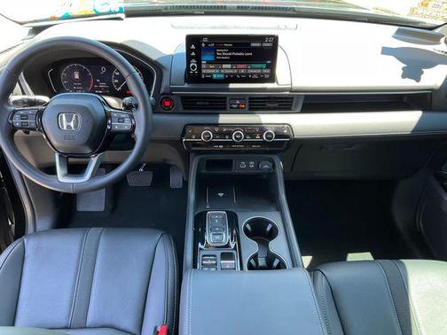 Crystal Black Pearl 2025 Honda Pilot EX-L