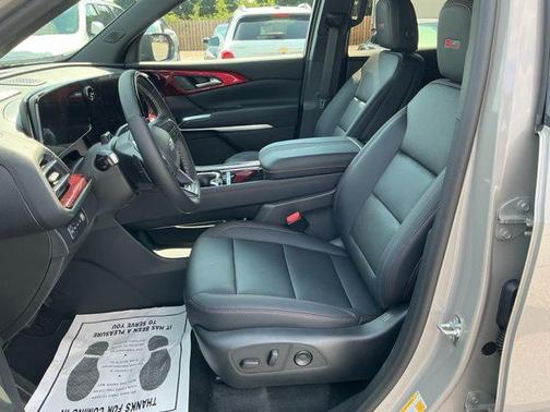 Sandstone Gray 2026 Chevrolet Traverse AWD Z71