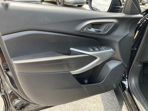 Mosaic Black Metallic 2026 Chevrolet Trax FWD 1RS