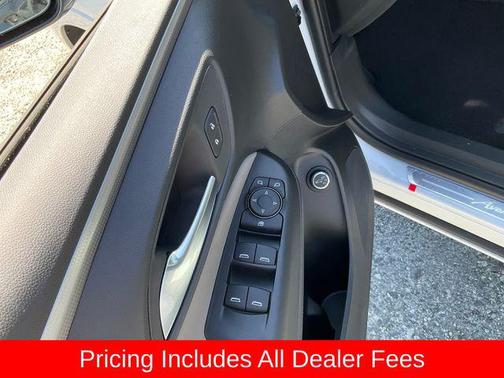 White Frost Tricoat 2026 Buick Envista Avenir FWD