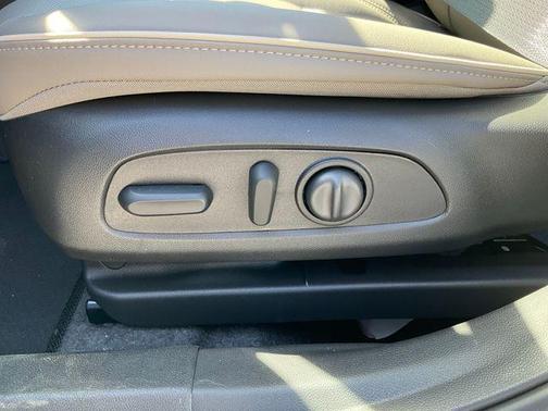 White Frost Tricoat 2026 Buick Envista Avenir FWD