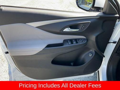 White Frost Tricoat 2026 Buick Envista Avenir FWD