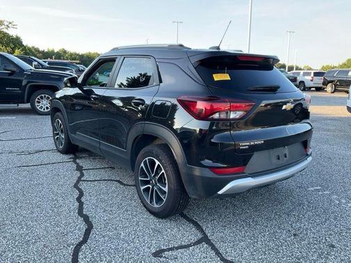 Mosaic Black Metallic 2025 Chevrolet Trailblazer LT