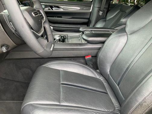 Bright White Clearcoat 2022 Jeep Wagoneer Series II 4x4