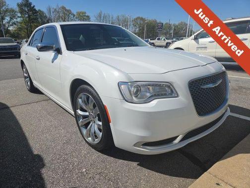 Bright White Clearcoat 2018 Chrysler 300 Touring
