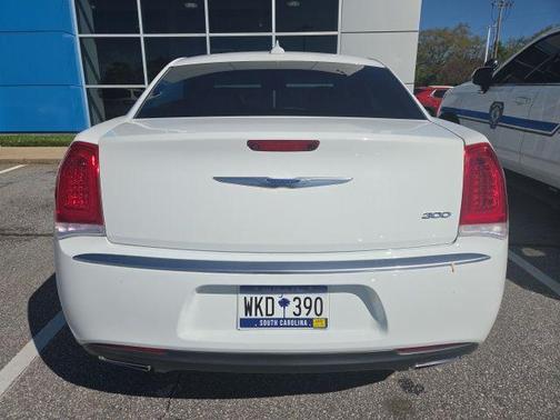 Bright White Clearcoat 2018 Chrysler 300 Touring