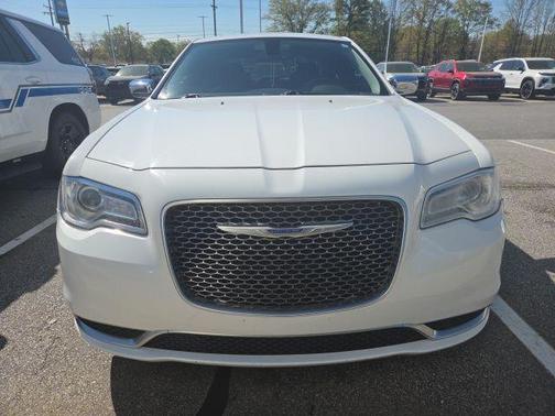 Bright White Clearcoat 2018 Chrysler 300 Touring