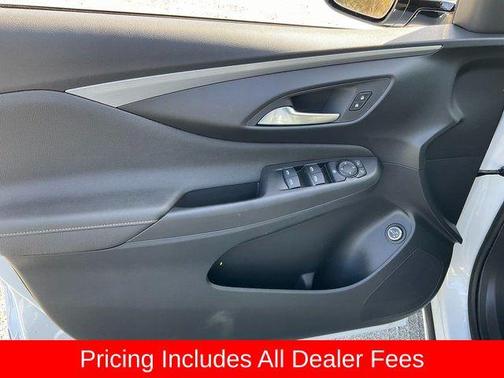 White Frost Tricoat 2026 Buick Envista Avenir FWD