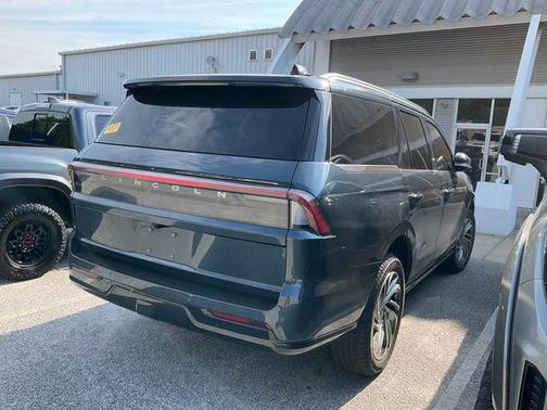 FLIGHT BLUE METALLIC CC 2025 Lincoln Navigator Reserve