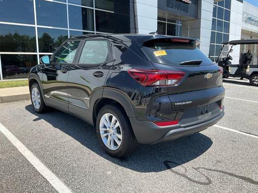 Mosaic Black Metallic 2023 Chevrolet Trailblazer LS