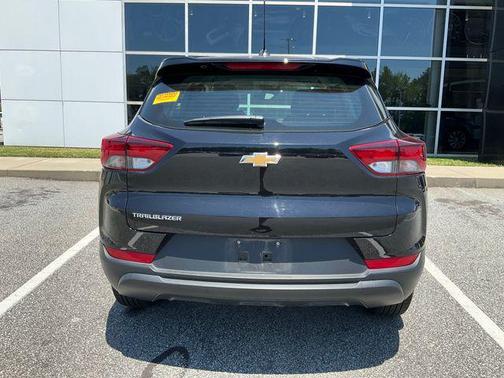 Mosaic Black Metallic 2023 Chevrolet Trailblazer LS