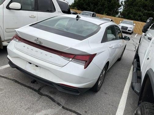 2021 Hyundai ELANTRA SE