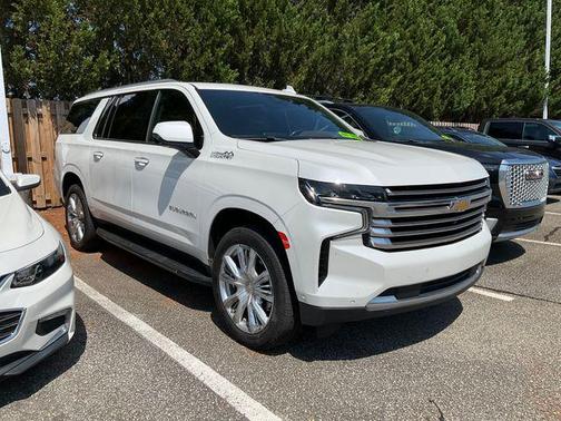 Iridescent Pearl Tricoat 2023 Chevrolet Suburban High Country