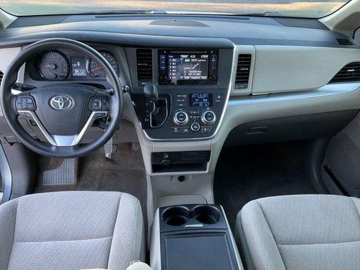2016 Toyota Sienna LE