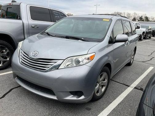 2016 Toyota Sienna LE
