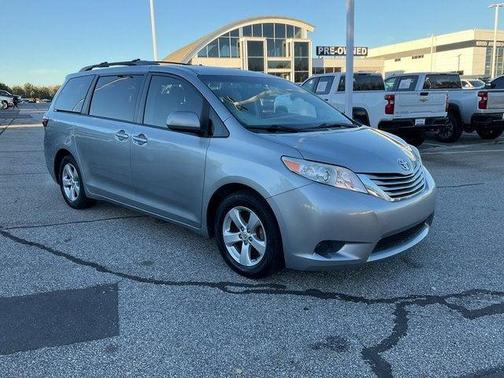 2016 Toyota Sienna LE