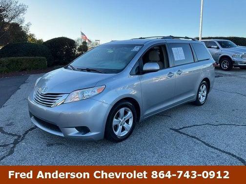 2016 Toyota Sienna LE