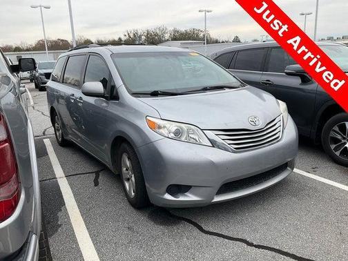 2016 Toyota Sienna LE