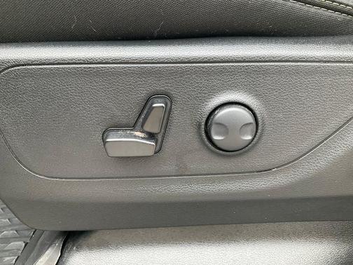 Bright White Clearcoat 2025 RAM 1500 Big Horn/Lone Star